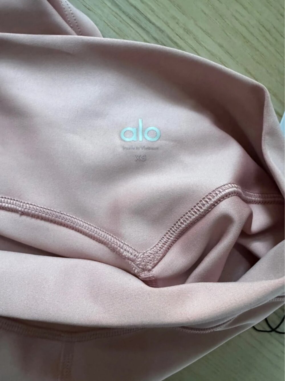 ALO Yoga Airlift Intrigue Bra & Airlift Energy Short Set Pink Size XS - Picture 5 of 9